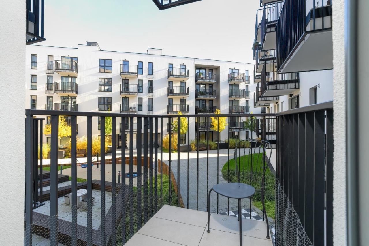 Stylish & Comfy Garbary With Parking By Renters Apartment