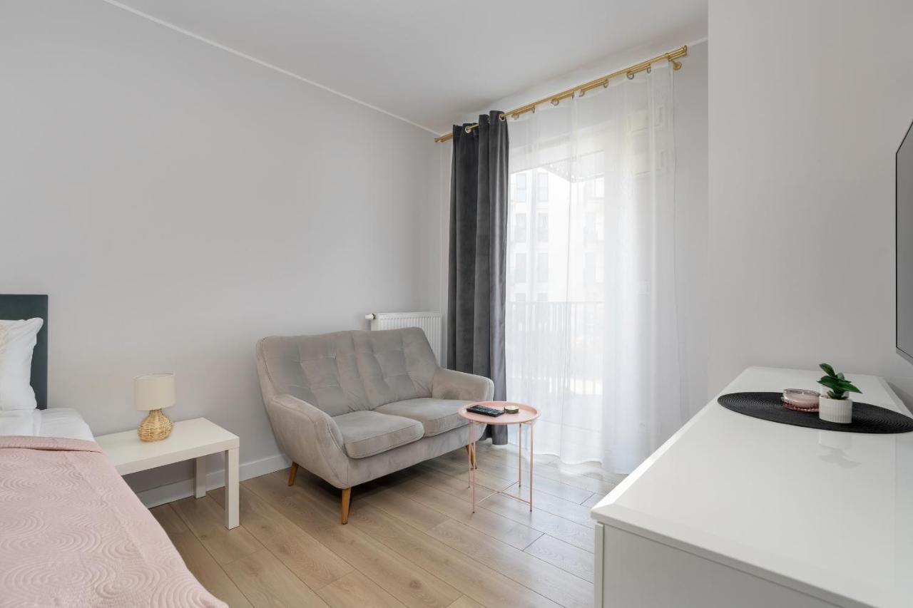 Stylish & Comfy Garbary With Parking By Renters *
