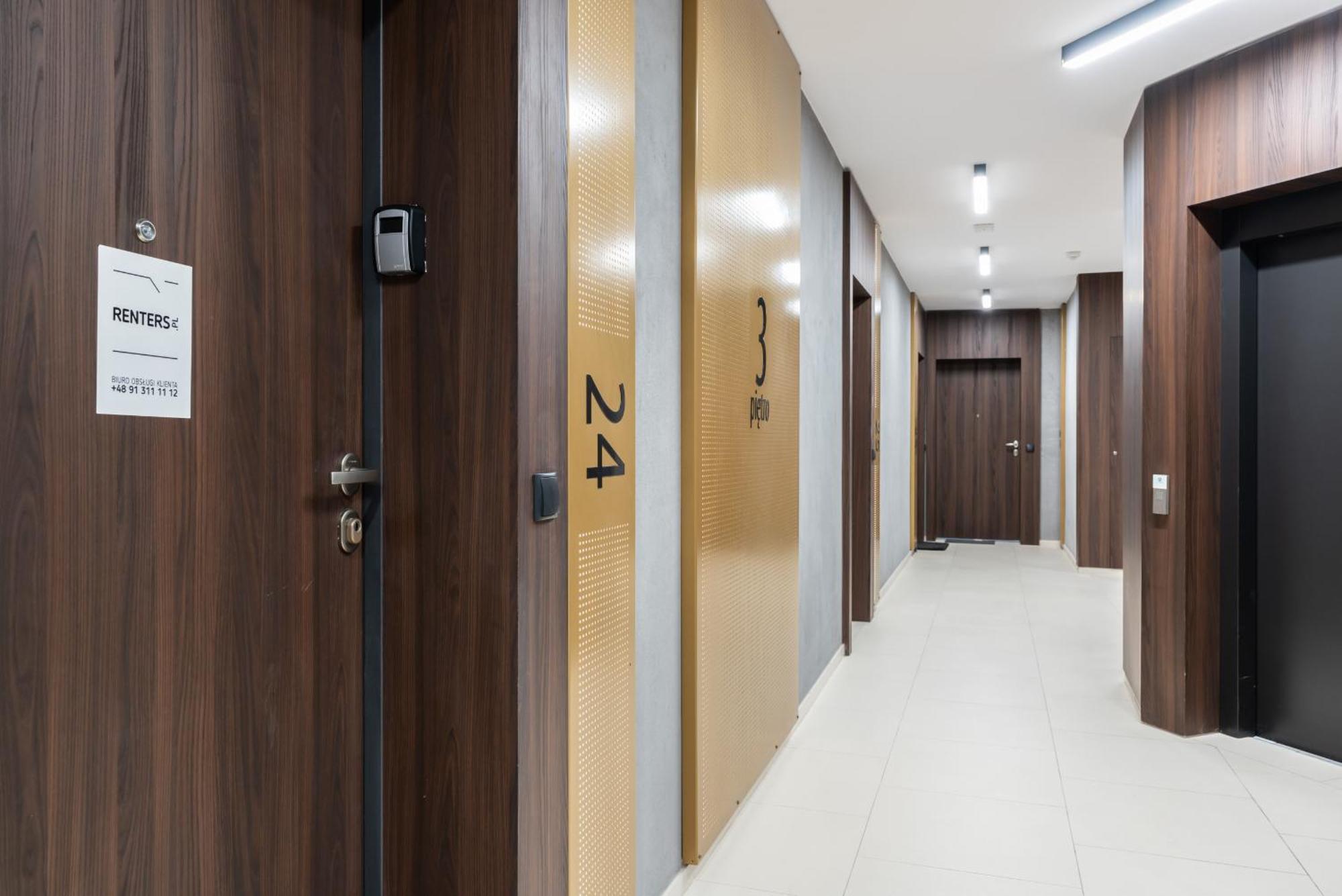 Stylish & Comfy Garbary With Parking By Renters Apartment Poznan