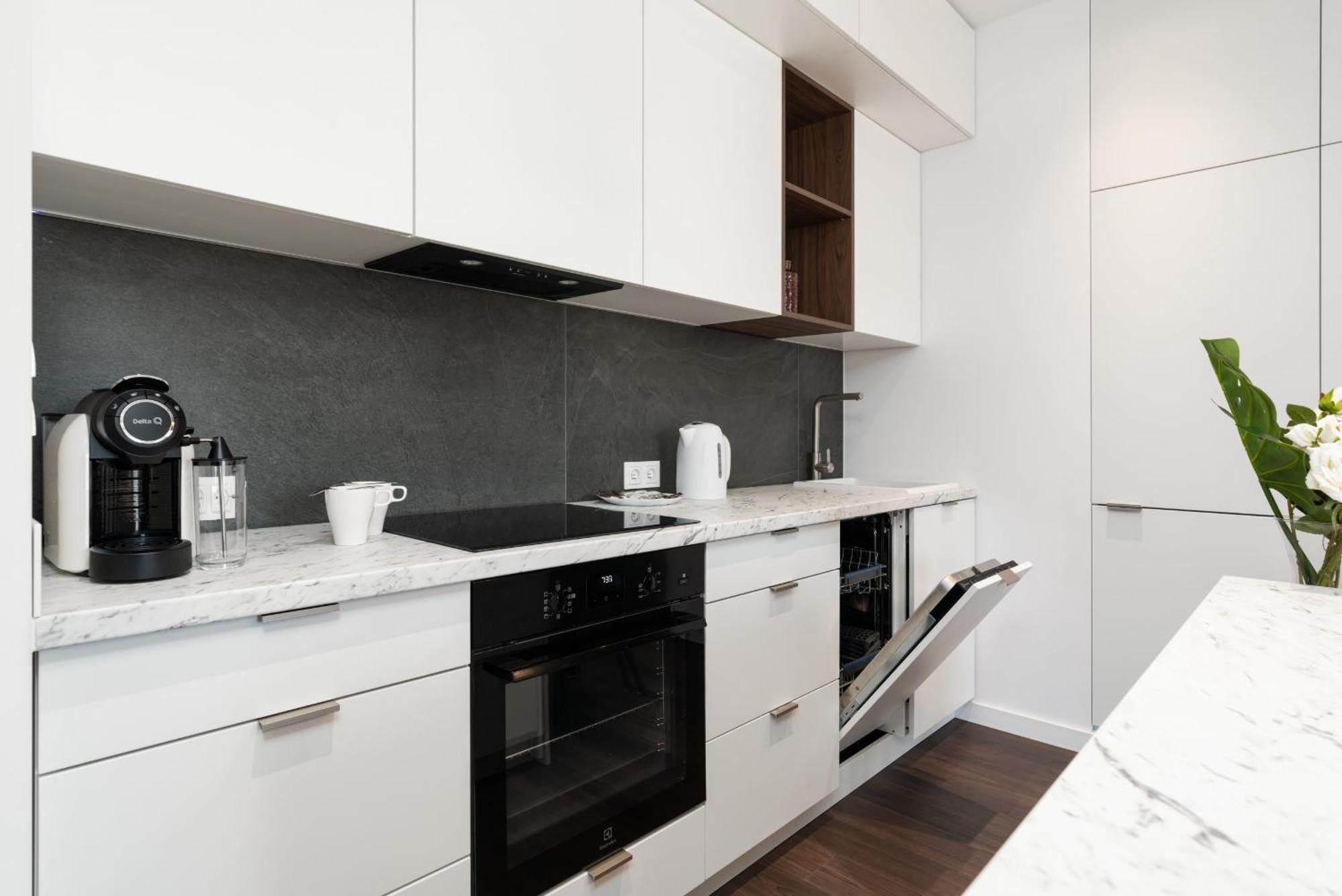 Stylish & Comfy Garbary With Parking By Renters Poznan