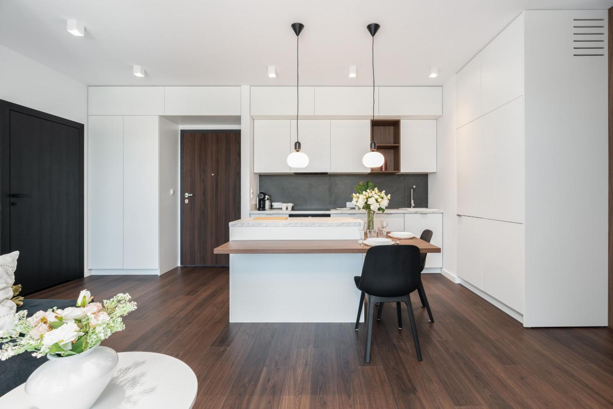 Apartment Stylish & Comfy Garbary With Parking By Renters