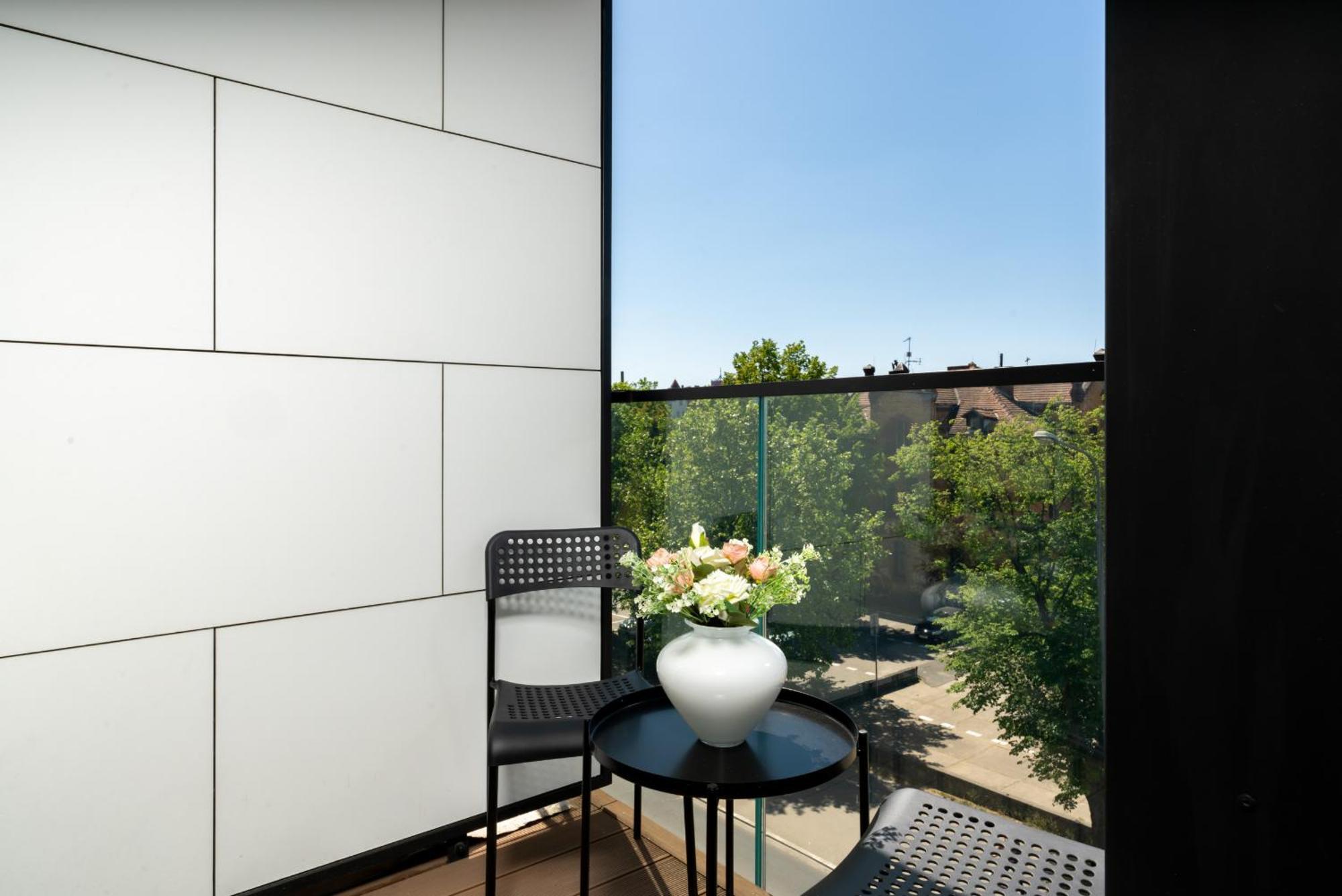 Apartment Stylish & Comfy Garbary With Parking By Renters *