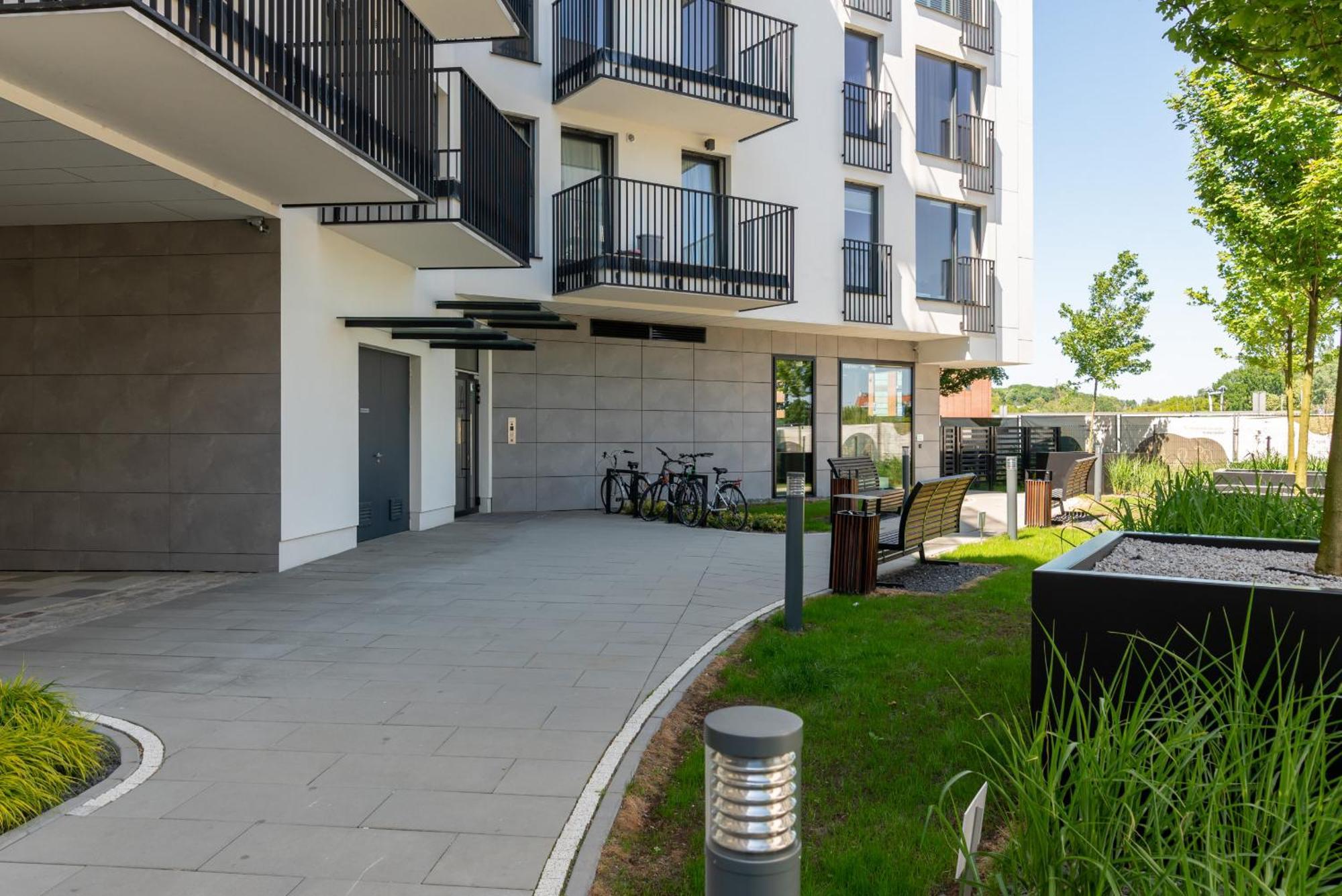 Apartment Stylish & Comfy Garbary With Parking By Renters