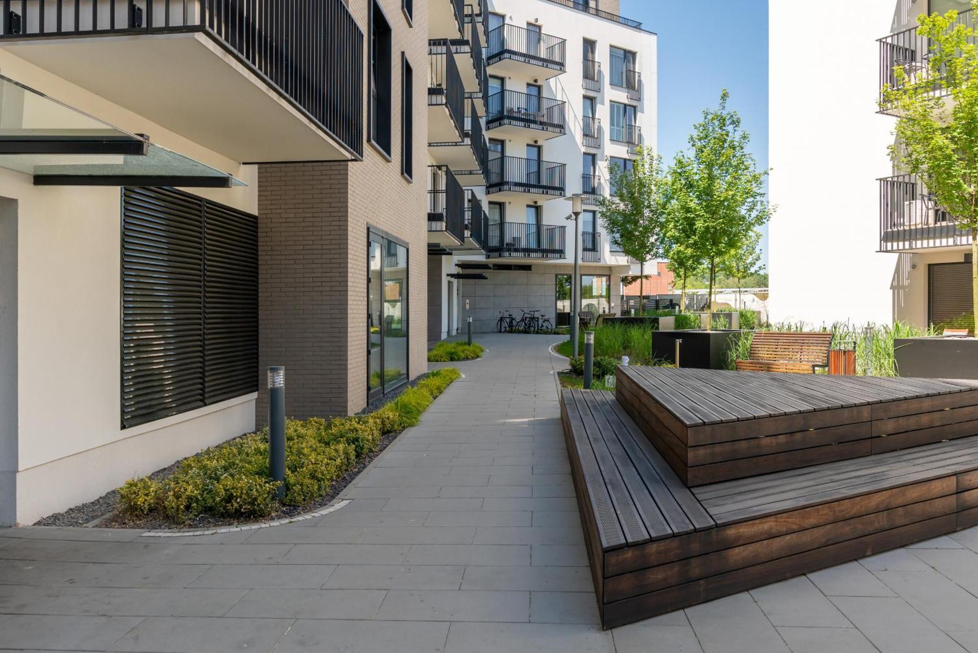 Stylish & Comfy Garbary With Parking By Renters Apartment Poznan
