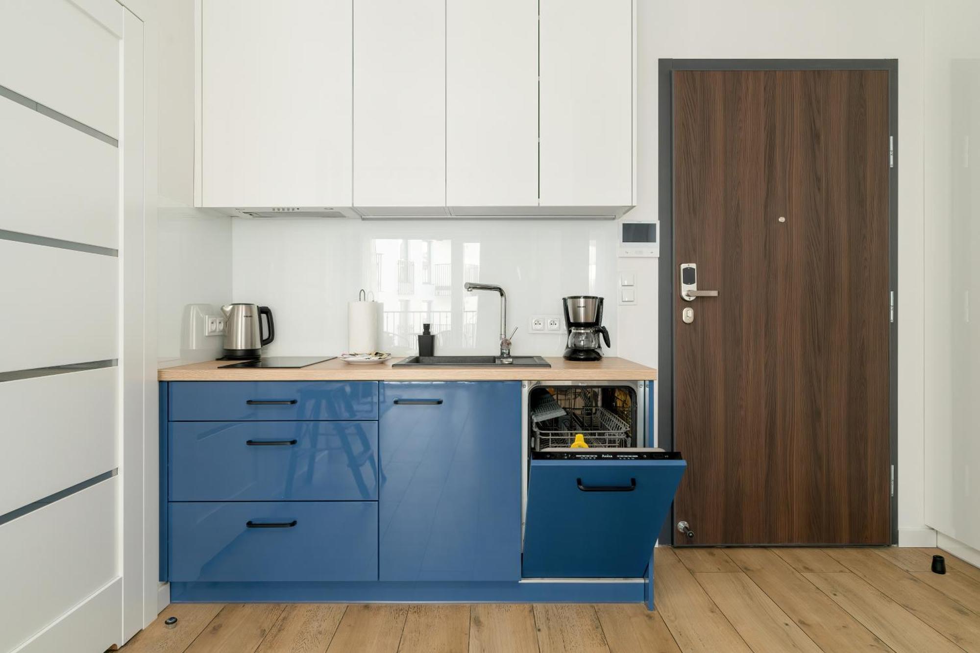 Apartment Stylish & Comfy Garbary With Parking By Renters Poznan