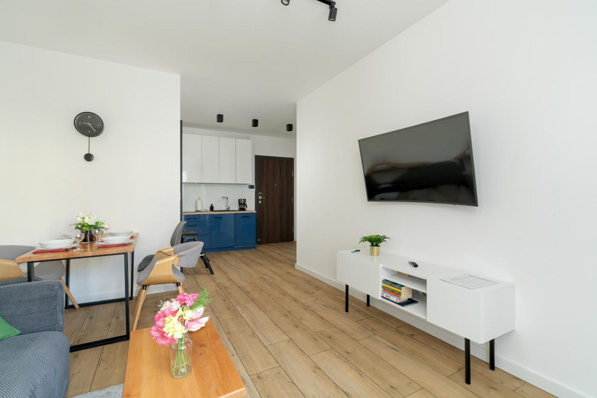 Apartment Stylish & Comfy Garbary With Parking By Renters Poznan