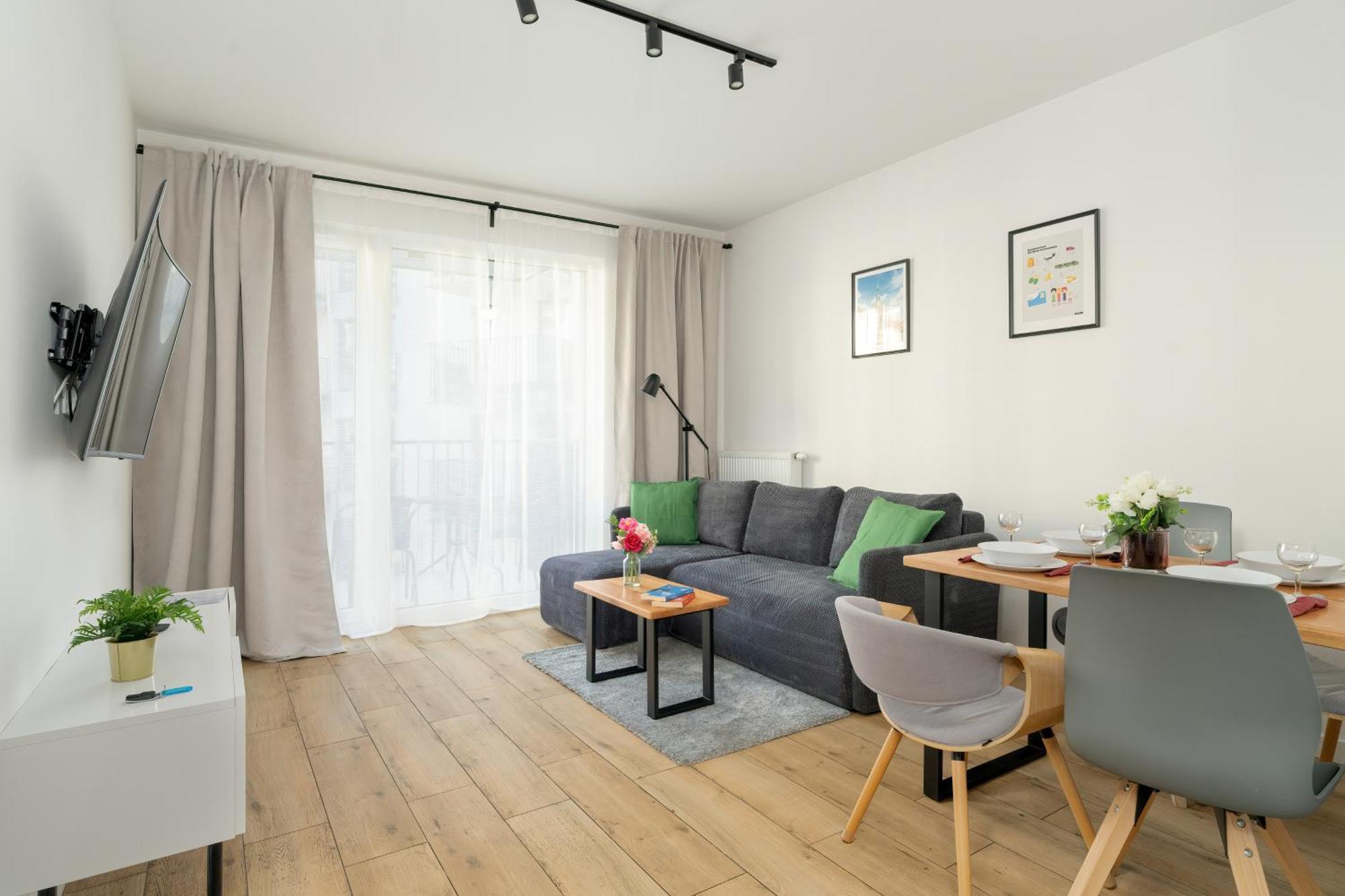 Stylish & Comfy Garbary With Parking By Renters Poznan