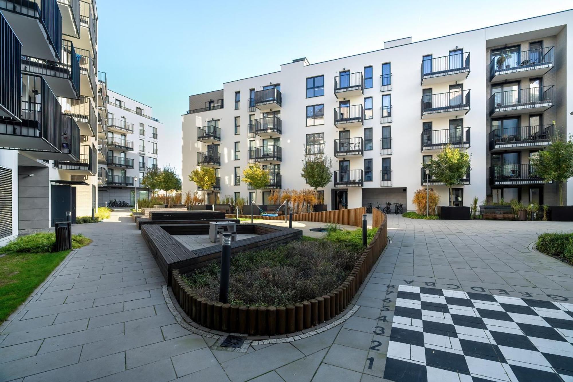 Stylish & Comfy Garbary With Parking By Renters Apartment *