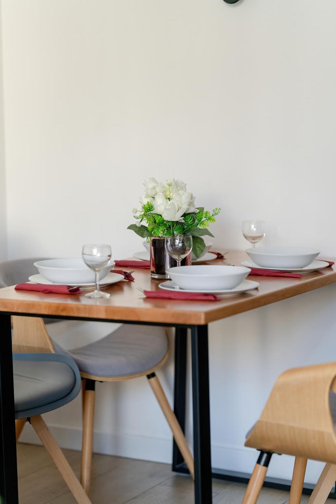 Stylish & Comfy Garbary With Parking By Renters Apartment Poznan