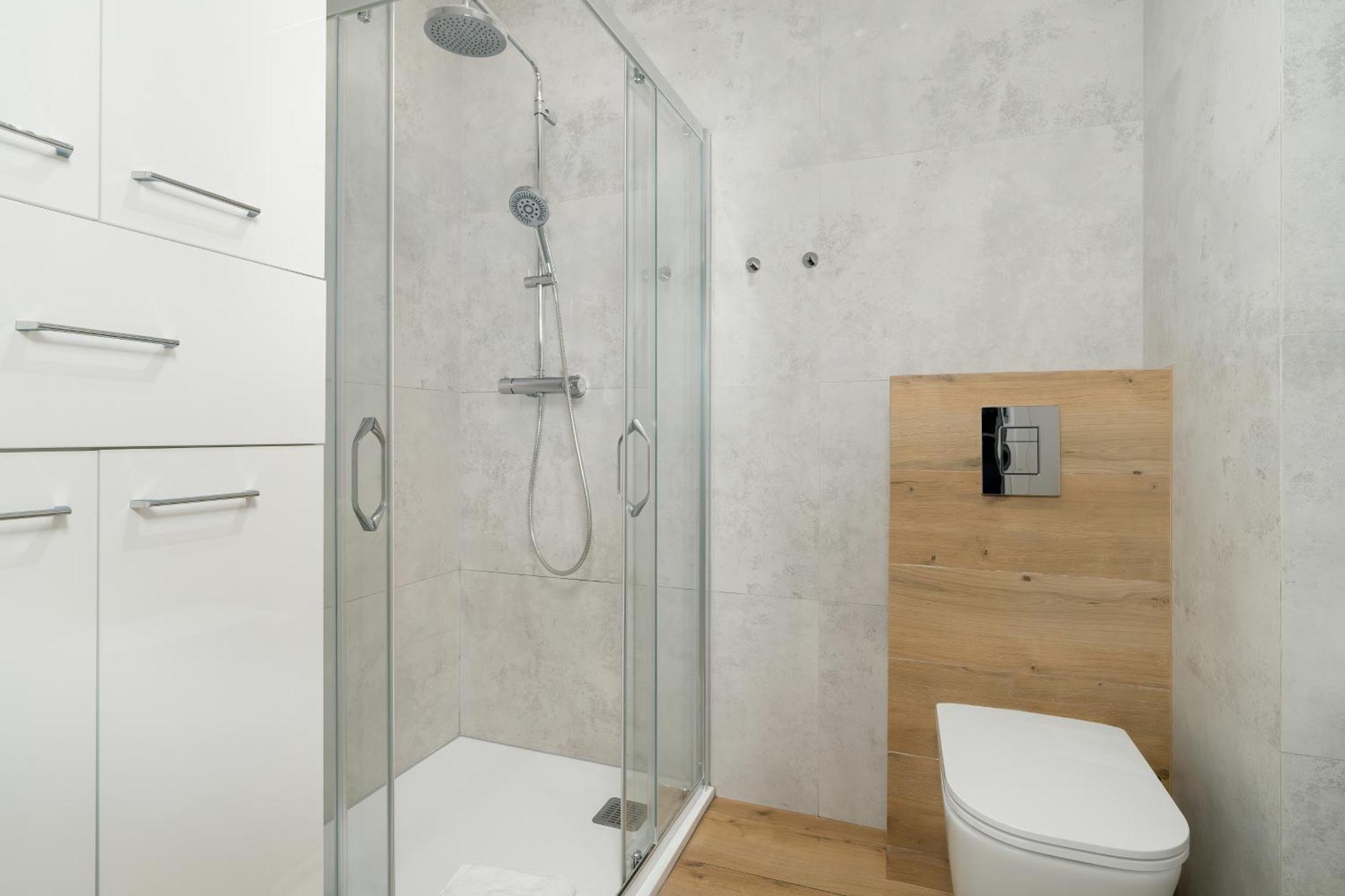 Apartment Stylish & Comfy Garbary With Parking By Renters Poznan