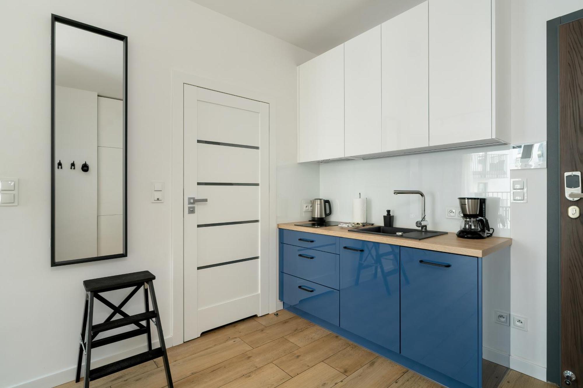 Apartment Stylish & Comfy Garbary With Parking By Renters Poznan