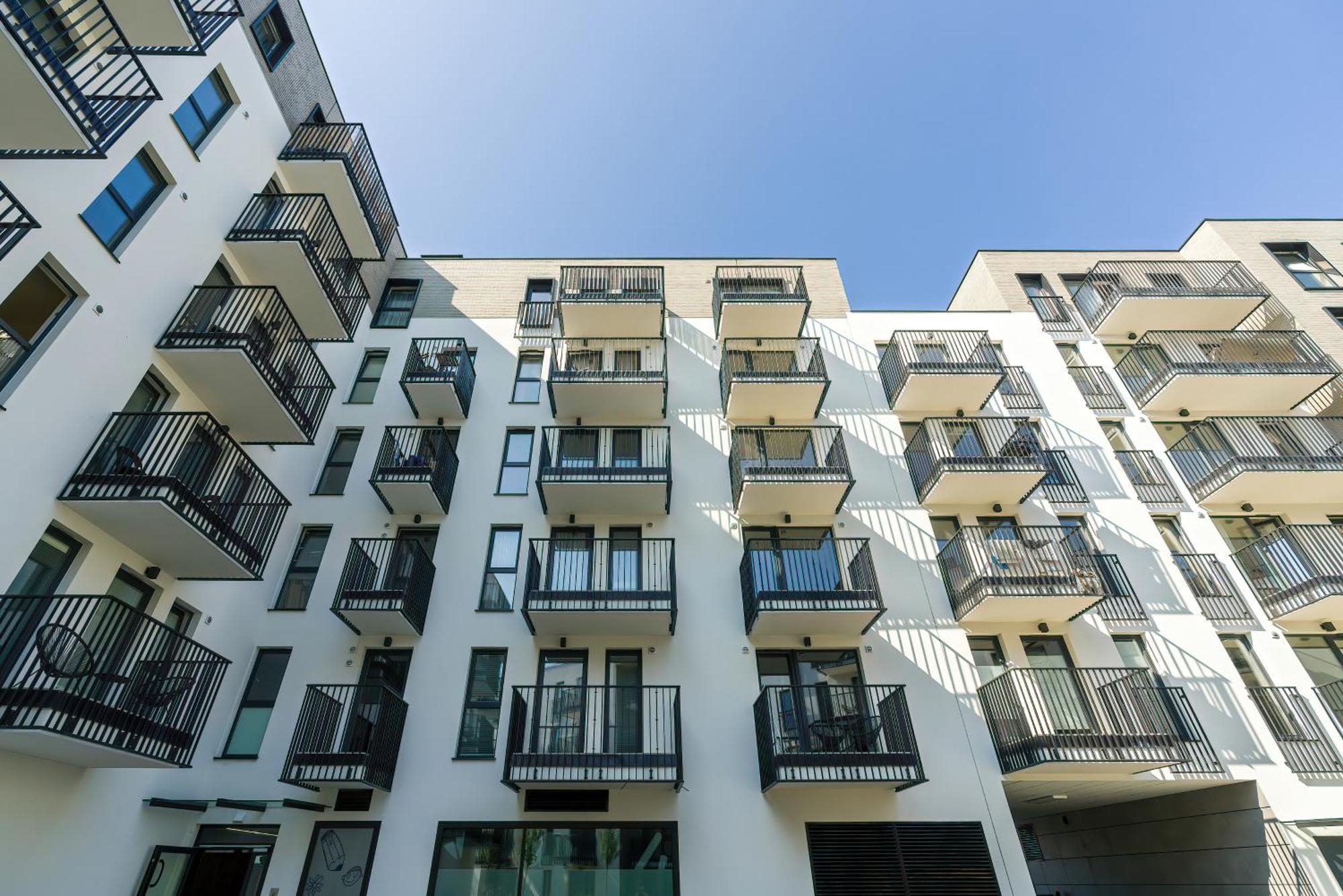 Apartment Stylish & Comfy Garbary With Parking By Renters Poznan